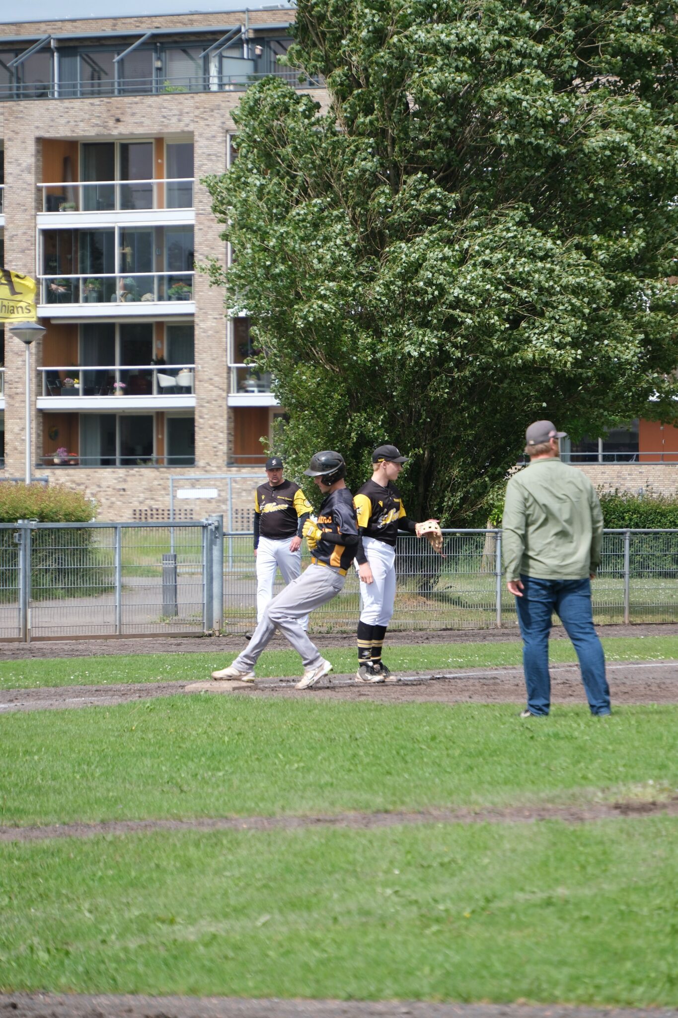 Alphians boeken overtuigende overwinning op Herons - BSC Alphians ...