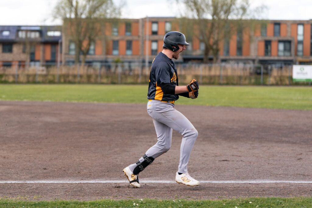 Heren 1 begint overtuigend aan eerste seizoen in 2e klasse (foto's ...